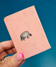 Load image into Gallery viewer, Llyfr bychan, bach ‘Eeyore Loses a Tail’ o 1973 / Tiny, tiny ‘Eeyore Loses a Tail’ book from 1973
