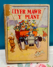 Load image into Gallery viewer, Argraffiad cyntaf o lyfr clawr caled ‘Llyfr Mawr y Plant’ o 1931 gan Jennie Thomas a J.O. Williams / First edition of the  ‘Llyfr Mawr y Plant’ hardback book from 1931 by Jennie Thomas and J.O. Williams
