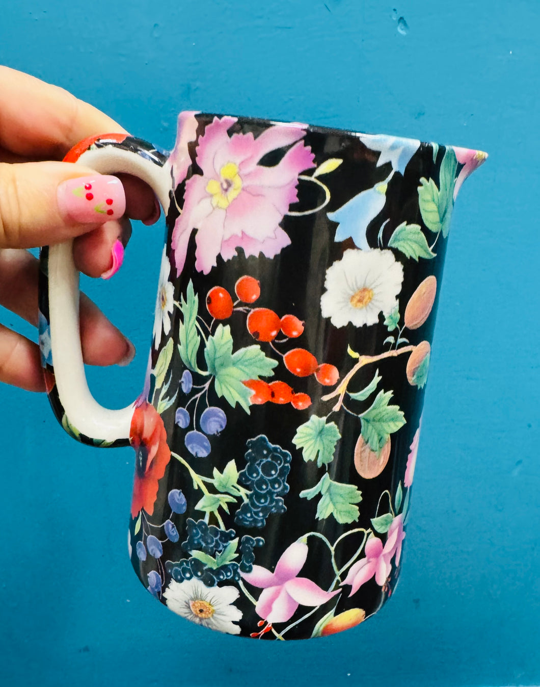 Jwg flodeuog cefndir du ‘Abbey Ceramics’ Vintage / Vintage ‘Abbey Ceramics’ black background floral jug