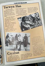 Load image into Gallery viewer, ‘Llyfr Mawr 3 HTV’ Vintage o 1980 / Vintage ‘Llyfr Mawr 3 HTV’ book from 1980
