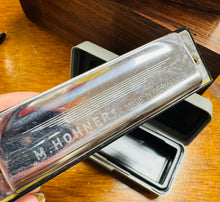 Load image into Gallery viewer, Hohner Special 20 C Harmonica yn ei gês gwreiddiol / Harmonica Hohner Special 20 C in its original case
