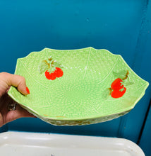 Load image into Gallery viewer, Powlen salad fawr Crown Devon Vintage / Vintage large Crown Devon salad bowl
