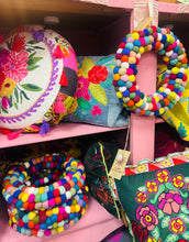 Load image into Gallery viewer, Wreath ffelt amryliw / Multicoloured felt wreath
