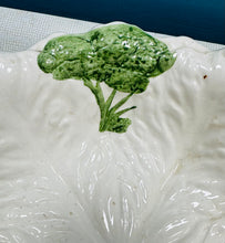 Load image into Gallery viewer, Powlen weini a jwg fechan Kelsboro darluniau llysiau Vintage / Vintage vegetable design Kelsboro serving bowl and small jug
