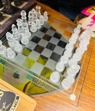 Load image into Gallery viewer, Set chess gwydr / Glass chess set
