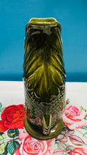 Load image into Gallery viewer, Jwg Pysgodyn Gluggle Retro gwyrdd gwreiddiol gan Crochendy Dartmouth Devon / Original Retro Dartmouth Devon Pottery green Gluggle Fish jug
