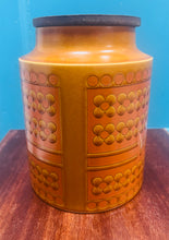Load image into Gallery viewer, Jar blawd mawr Hornsea Saffron Vintage Retro o’r 70au / Vintage Retro large Hornsea Saffron Flour jar from the 70s
