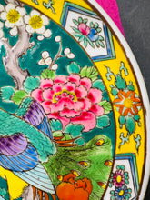 Load image into Gallery viewer, Plât Siapaneaidd Vintage mawr gyda paun wedi’i beintio â llaw / Large Hand Painted Vintage Japanese Peacock Plate
