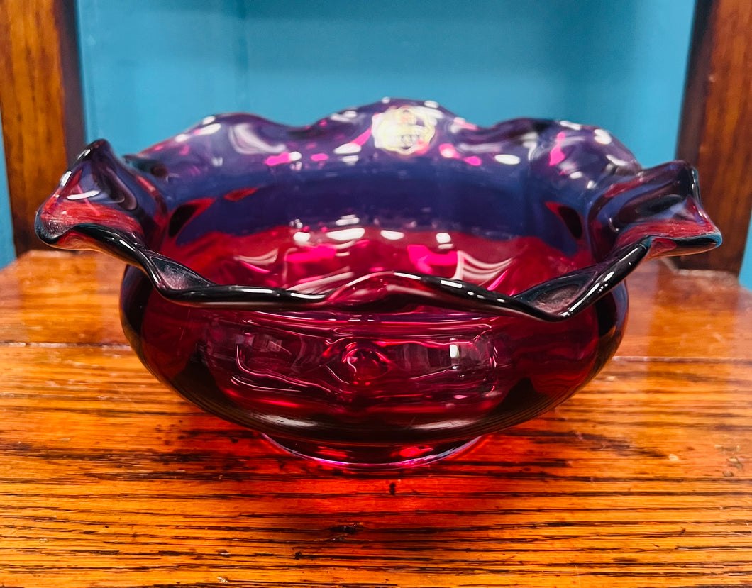 Powlen wydr coch Cranberry ‘Royal Scot’ Vintage wedi ei wneud â llaw / Vintage handmade ‘Royal Scot’ red Cranberry glass bowl