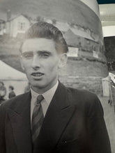 Load image into Gallery viewer, Llyfr ‘Cymru Geoff Charles’ o 2004 /  ‘Cymru Geoff Charles’’s book from 2004

