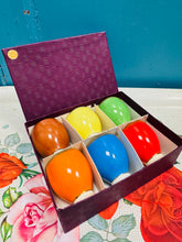 Load image into Gallery viewer, Set o 6 ecob seramig Harlequin Romanaidd yn eu bocs gwreiddiol o ganol y ganrif ddiwethaf / Vintage Mid Century Romanian ceramic Harlequin set of 6 egg cups in original box

