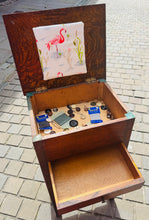 Load image into Gallery viewer, Bocs gwnio pren Hynafol ar goesau / Antique wooden seeing box on legs
