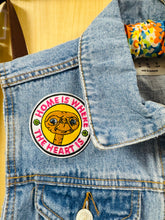 Load image into Gallery viewer, Gwasgod denim ail law maint 10 gyda patches lliwgar hwyliog (ET) / Second hand size 10 denim waistcoat with colourful fun patches (ET)
