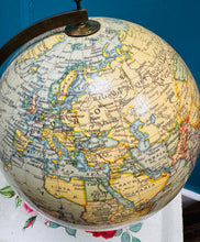 Load image into Gallery viewer, Atlas Glôb Daearol Hynafol 10 modfedd o&#39;r 1930au, yn cynnwys llwybrau rheilffyrdd a llongau / Antique Geographic 10 Inch Terrestrial Globe Atlas railways steamers and sea routes from the 1930s
