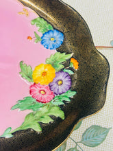 Load image into Gallery viewer, Plat gweini Tuscan Plant Vintage pinc ac aur chintz / Vintage pink and gold chintz Tuscan Plant serving plate
