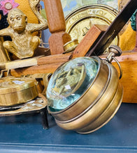 Load image into Gallery viewer, Cloc a cwmpawd brass gwydr chwyddedig / Brass magnifying glass table clock and compass
