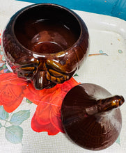 Load image into Gallery viewer, Pot nionyn picl wyneb trist Retro o’r 70au / Retro sad face pickled onion pot from the 70s
