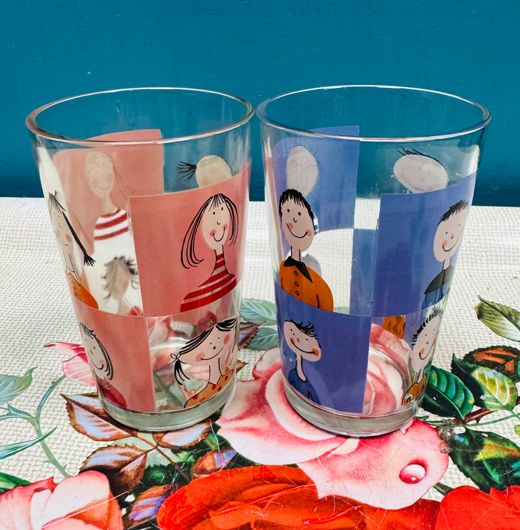 Pâr o wydrau Vintage bechgyn a merched / Vintage pair of boys and girls tumblers