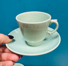 Load image into Gallery viewer, Set o 6 cwpan, soser a phlat espresso Vintage Beryl Ware Woods lliw mint o’r 40au / Vintage set of 6 Beryl Ware Woods mint coloured espresso cup, saucer and plate set from the 40s
