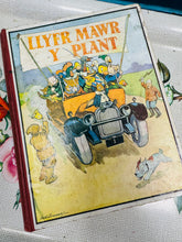 Load image into Gallery viewer, Llyfr Mawr y Plant rhif 1 clawr caled Vintage / Vintage Hardback Llyfr Mawr y Plant rhif 1
