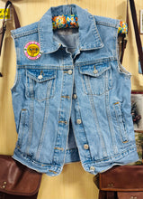 Load image into Gallery viewer, Gwasgod denim ail law maint 10 gyda patches lliwgar hwyliog (ET) / Second hand size 10 denim waistcoat with colourful fun patches (ET)
