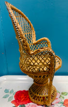 Load image into Gallery viewer, Cadair wicker paun Vintage ar gyfer dol / Vintage doll’s peacock wicker chair
