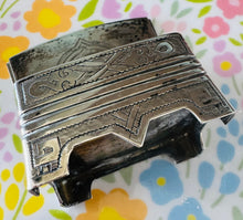Load image into Gallery viewer, Gorsedd Halen Arian Rwsiaidd o'r 19eg Ganrif, wedi'i hysgythru â llaw mewn arddull Pan Slavic / 19 Century Russian Gilt Silver Salt Throne, hand engraved in Pan Slavic style
