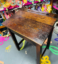 Load image into Gallery viewer, Desg ysgol Mahogany o’r cyfnod Edwardaidd / Edwardian Antique Mahogany school desk
