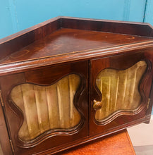 Load image into Gallery viewer, Cwpwrdd cornel bychan Hynafol Fictorianaidd i gadw moddion / cyfrinachau gyda’r gwydr bevelled a’r defnydd melfed gwreiddiol / Antique Victorian small corner cupboard to keep your medicine / secrets with the original bevelled glass and velvet fabric
