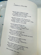 Load image into Gallery viewer, Llyfr clawr caled argraffiad cyntaf ‘Detholiad o gerddi’ T.H.Parry Wiiliams o 1972 wedi ei arwyddo gan y bardd / Signed first edition harback book ‘Detholiad o gerddi’ T.H.Parry Wiiliams from 1972
