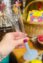 Load image into Gallery viewer, Pâr o wydrau flute Retro o’r 70au gyda coesau glas / Pair of Retro flutes from the 70s with blue stem
