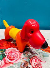 Load image into Gallery viewer, Tegan Ci ‘Zoo-it-yourself’ Tupperware o 1966 / Vintage Tupperware ‘Zoo-it-yourself’ Dog toy from 1966
