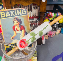 Load image into Gallery viewer, Rholbren seramig rhosyn Cath Kidston / Cath Kidston ceramic rose rolling pin
