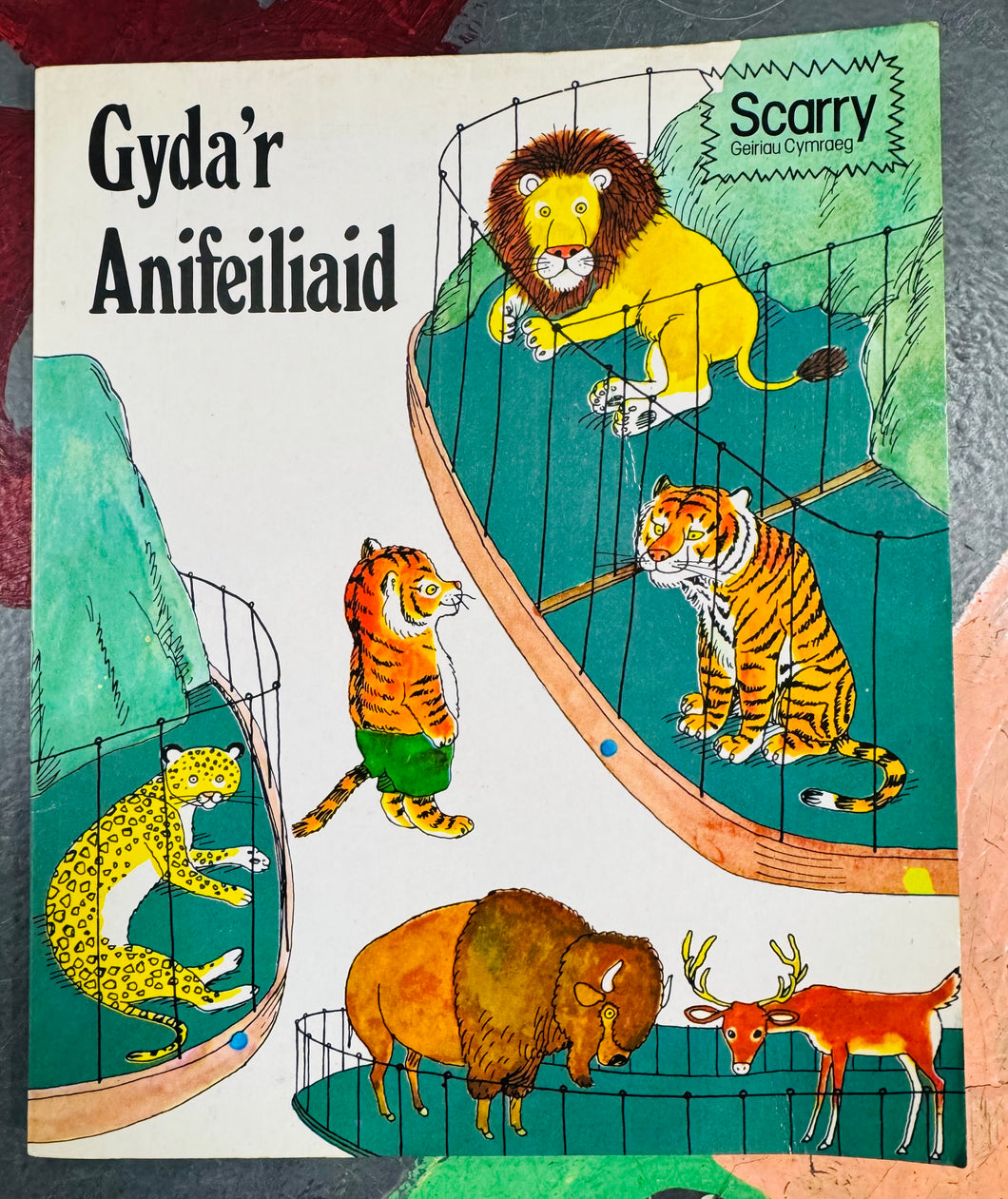 Llyfr plant ‘Gyda’r Anifeiliaid’ Vintage o 1976 / Vintage ‘Gyda’r Anifeiliaid’ children’s book from 1976
