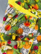 Load image into Gallery viewer, Ffedog Hanner ffrwythau Vintage Retro o’r 60au / Vintage Retro fruit half apron from the 60s
