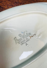 Load image into Gallery viewer, Powlen hirgrwn flodeuog Chintz Royal Winton Vintage / Vintage floral Chintz Royal Winton long oblong bowl
