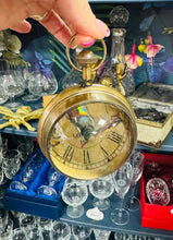 Load image into Gallery viewer, Cloc a cwmpawd brass gwydr chwyddedig / Brass magnifying glass table clock and compass
