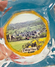 Load image into Gallery viewer, Blwch Llwch ‘Dolgellau’ gwydr Retro o’r 70au / Retro glass ‘Dolgellau’ ashtray from the 70s
