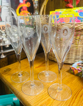 Load image into Gallery viewer, Set o 4 flute Champagne Pannier Vintage / Set of 4 Vintage Champagne Pannier flutes
