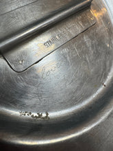 Load image into Gallery viewer, Bocs Stainles Steel Hynafol oedd yn diheintio menyg llawfeddyg o’r enw O.V.Jones o’r hen Ysbyty St David’s, Bangor / Antique Stainless Steel medical glove disinfection box that was owned by a Sergeon called O.V.Jones, St David’s Hospital, Bangor
