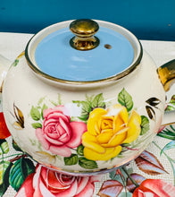 Load image into Gallery viewer, Tebot rhosod Sadler o 1930-50 / Sadler roses teapot from 1930-50
