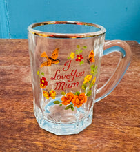 Load image into Gallery viewer, Gwydr bychan Retro ‘I Love you Mum’ / Retro small ‘I Love you Mum’ glass
