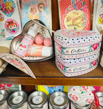 Load image into Gallery viewer, Tin siâp calon ‘Love your Future’ blodau gwyllt Cath Kidston / Cath Kidston Wild Flowers Love Your Future heart tin
