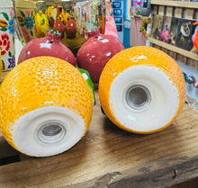 Load image into Gallery viewer, Potiau halen a pupur seramig siâp Oren / Orange shaped ceramic salt and pepper pots
