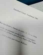 Load image into Gallery viewer, Llyfr ‘Seiat yr Adar’ o 1981 /  ‘Seiat yr Adar’ book from 1981
