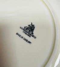 Load image into Gallery viewer, Plat gweini Wedgwood Vintage / Vintage Wedgwood serving plate
