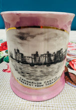 Load image into Gallery viewer, Cwpan china Hynafol binc ‘A Present from Caernarvon’ / Antique ‘A Present from Caernarvon’ pink china cup
