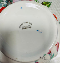 Load image into Gallery viewer, Powlen weini James Kent flodeuog wyth ochr Vintage mewn stand EPNS a llwy weini fawr / Vintage floral octagonal James Kent serving bowl in an EPNS stand and with a large serving spoon
