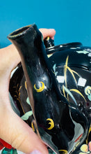 Load image into Gallery viewer, Tebot Fictoraidd Hynafol Ridgway Ebony Jetware du gan Dudson Jackfield / Victorian Antique Ridgway Black Ebony Jetware Teapot by Dudson Jackfield
