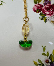 Load image into Gallery viewer, Mwclis Tiwlip gwydr steil Vintage / Vintage style glass Tulip necklace
